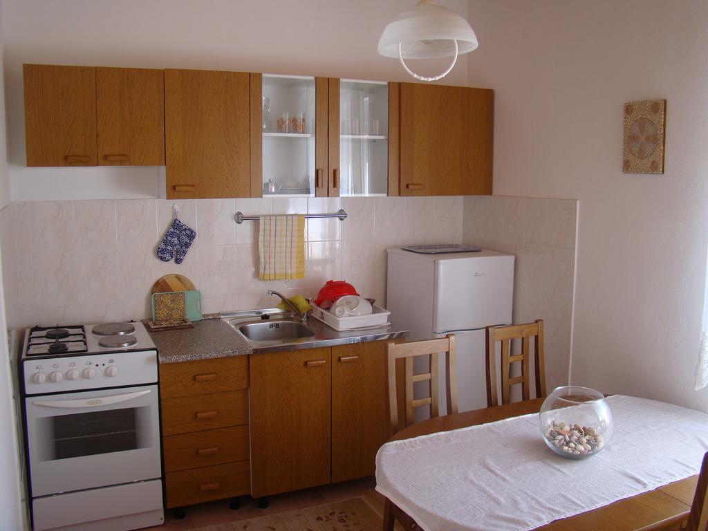 Apartment Ticic Povljana Szoba fotó
